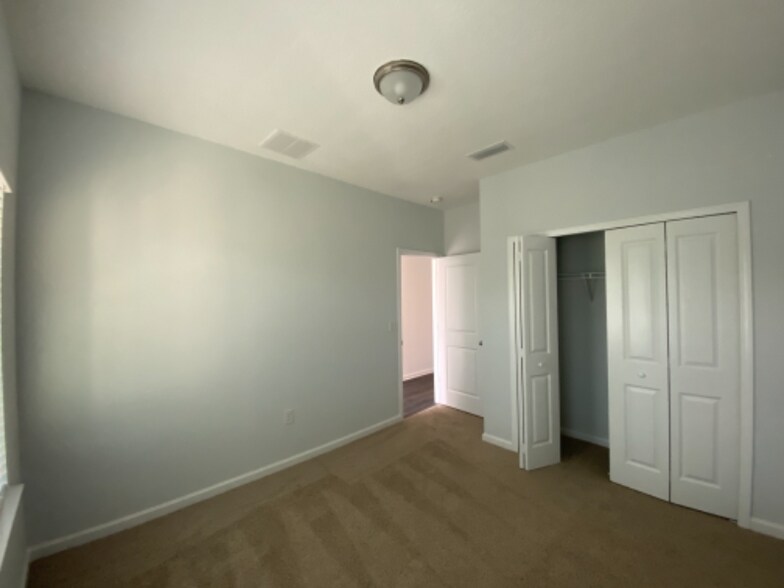 Building Photo - 416 Ness Cir