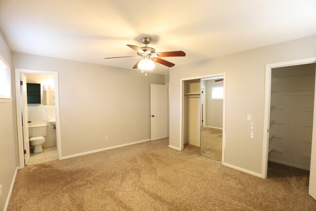 Building Photo - Warr Acres