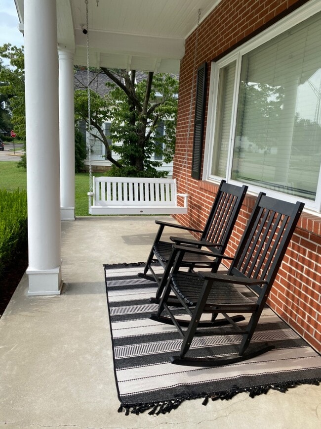 Building Photo - 322 N New Madrid St