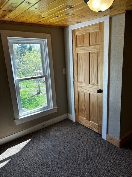 Building Photo - 1020 Rosewood St