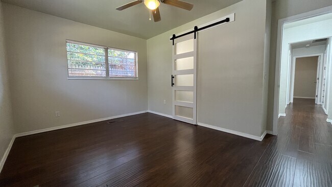Building Photo - 2153 Huntleigh Dr