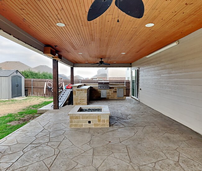 Building Photo - Terrific two-story home in the Twin Mills Addition! ***MOVE IN SPECIAL! $500 OFF FIRST FULL MONTH...