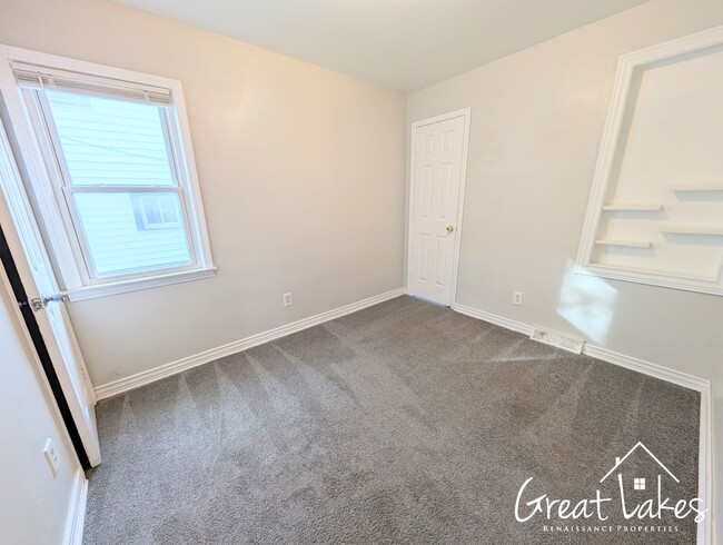 Building Photo - Cozy 4 Bedroom 1 Bathroom now available fo...