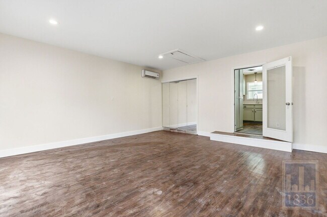 Building Photo - 6809 Columbia Dr