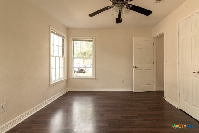 Building Photo - 1303 E Avenue G