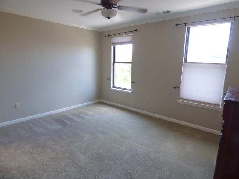 Building Photo - 721 Litty Ct