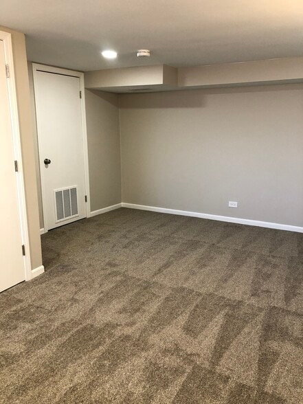 Building Photo - 1426 W Walton St