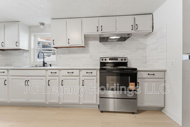 Building Photo - 16 Flint St