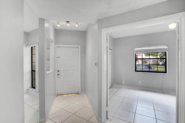 Building Photo - 401 SW 158th Terrace
