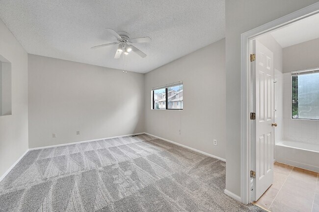Building Photo - $1,850.00, 2 bed, 2 bath, located in Color...