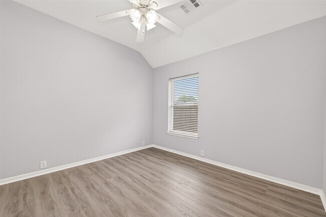 Building Photo - 3135 Silver Cedar Trail