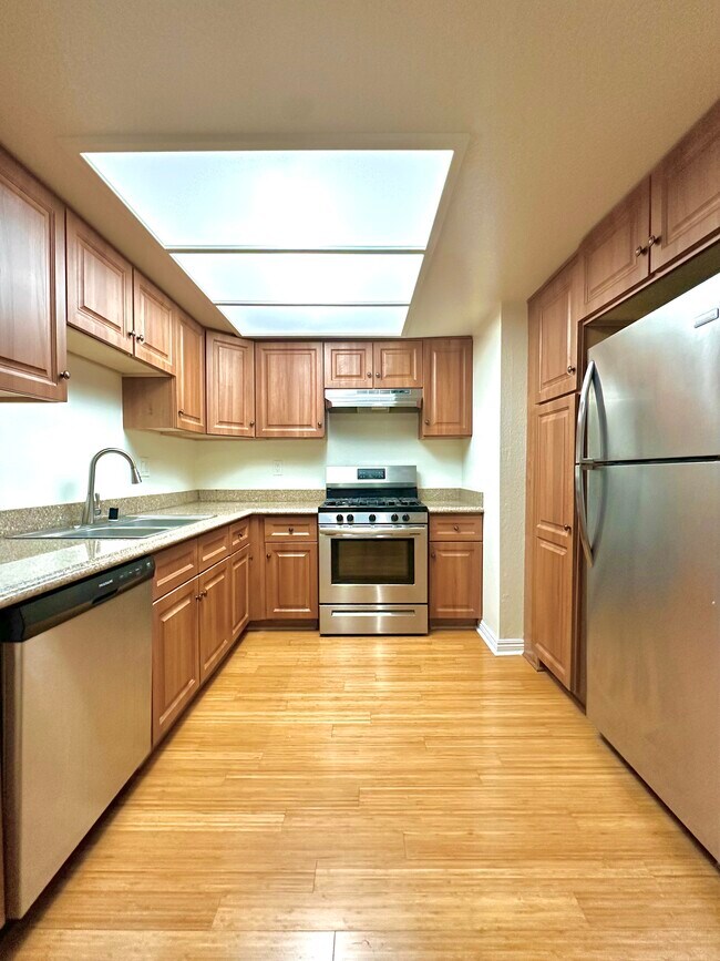 Kitchen - 934 N Cedar St