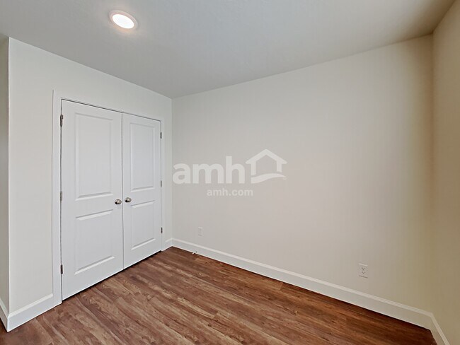 Building Photo - 6088 S Jordan Pkwy W