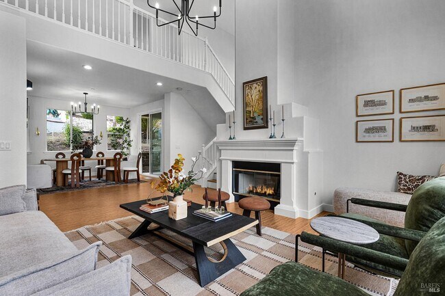 Building Photo - Luxury Living in Fountaingrove