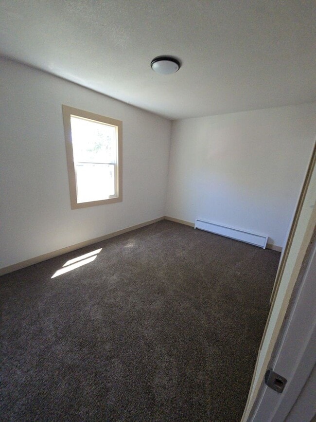 Building Photo - 2 bed 1 bath house