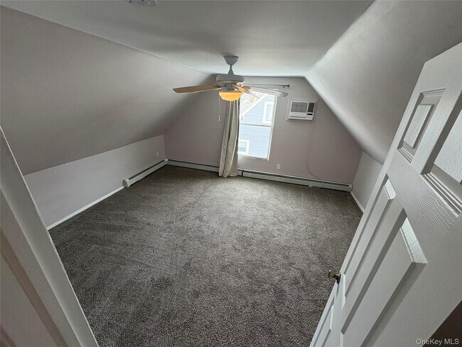 Building Photo - 427 Raft Ave