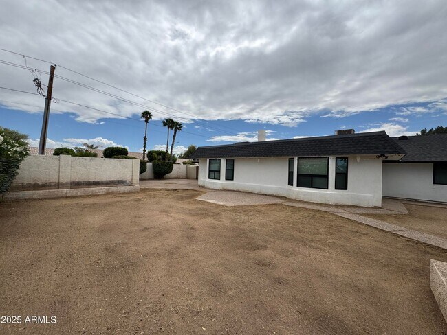 Building Photo - 5502 W Frier Dr