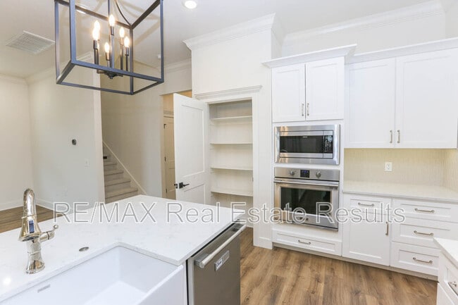 Building Photo - 1809 W Saddlebrook Ln