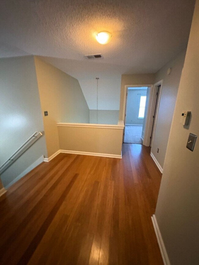 Building Photo - Spacious and well-maintained home located in the heart of Arlington!