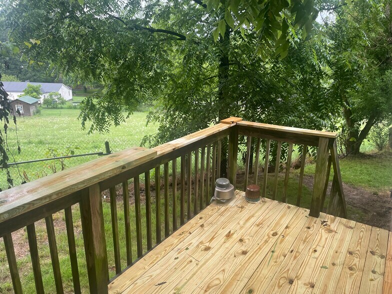 Building Photo - 74 Sunset Cir