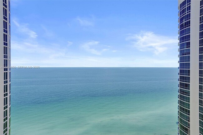 Building Photo - 16001 Collins Ave