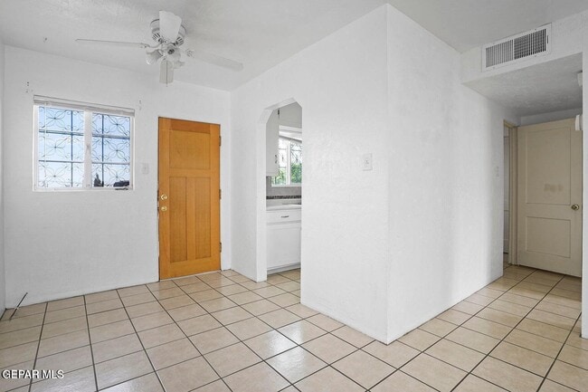 Building Photo - 2821 Fort Blvd