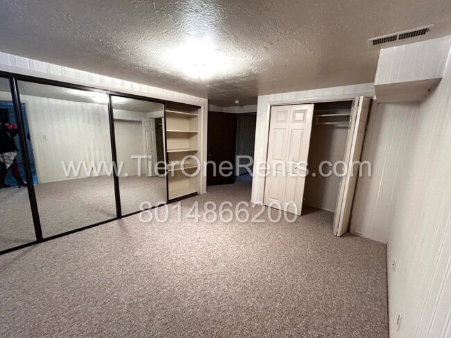 Building Photo - NO DEPOSIT option available for qualified ...