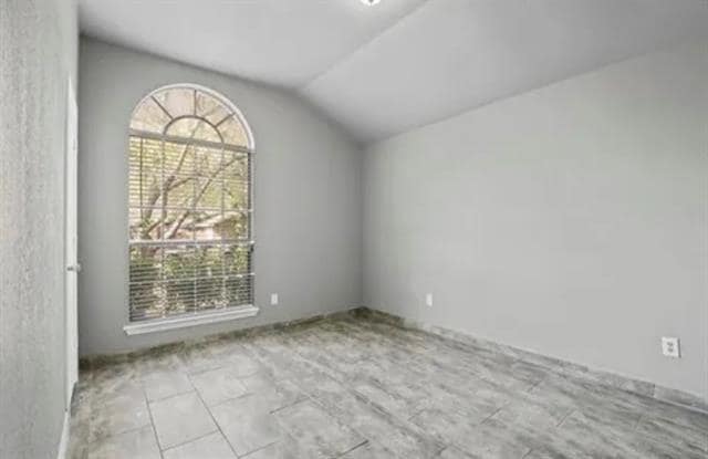 Building Photo - 634 Las Brisas Dr