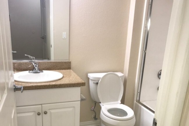 Building Photo - 5540 Owensmouth Ave