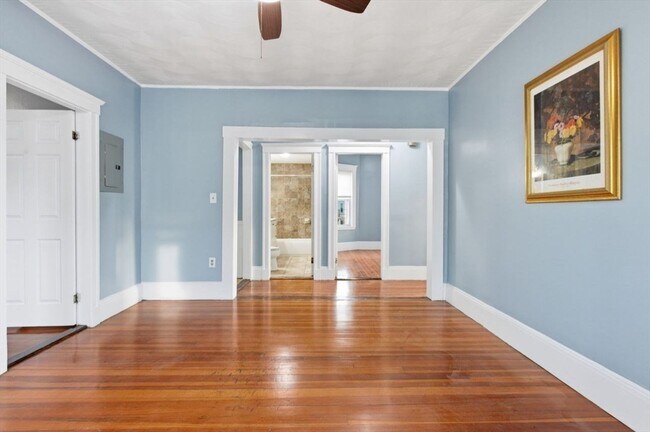 Building Photo - 20 Leslie St