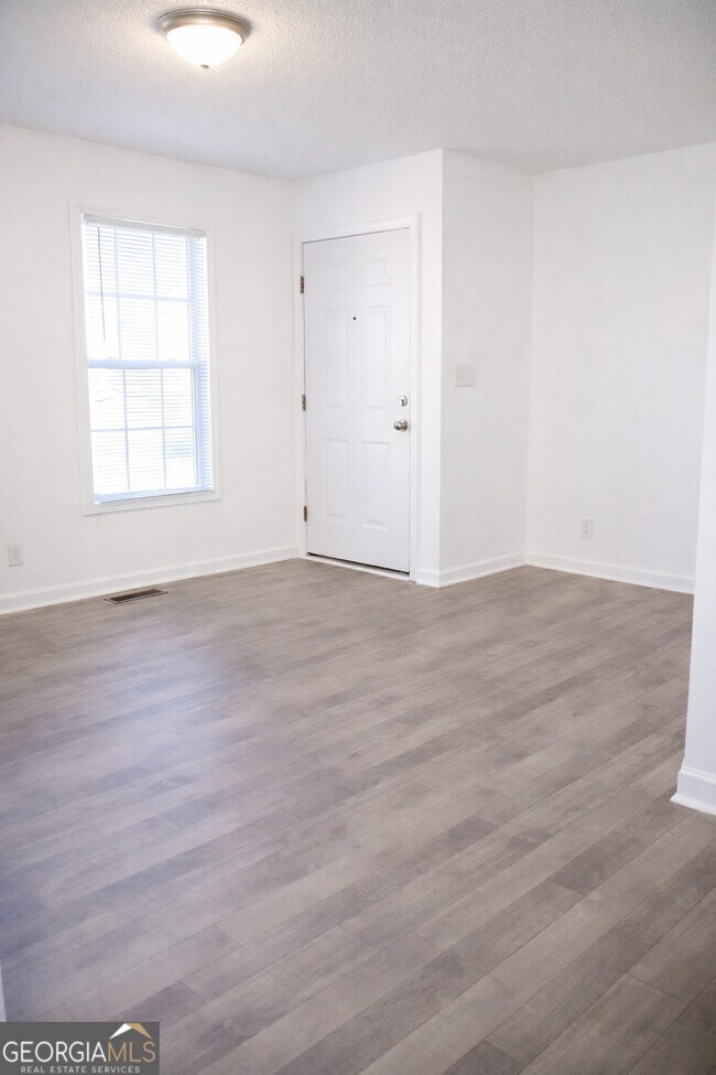 Building Photo - 1949 Karen Cir