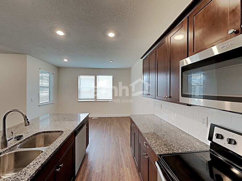 Building Photo - 2445 E Tumbleweed Rd