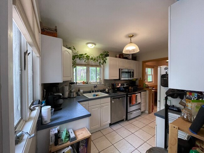 Kitchen - 62 Pine St