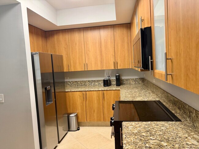 Building Photo - 2609 NE 14th Ave