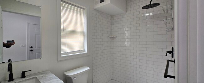 Building Photo - 409 Woodmont Ave
