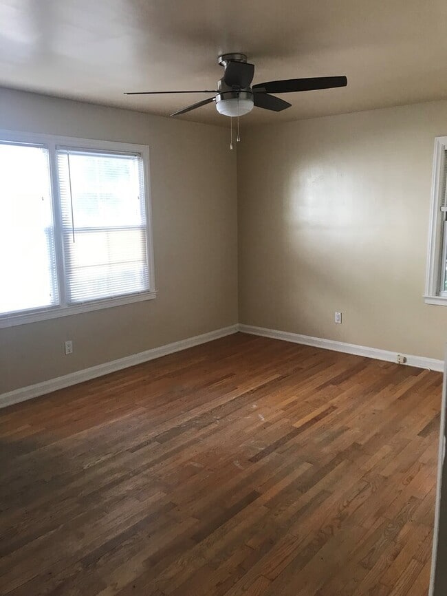 Building Photo - 1933 Kilburn Dr NE