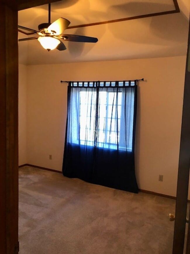 Building Photo - Spacious 4 bedroom 3 bath home in Folsom