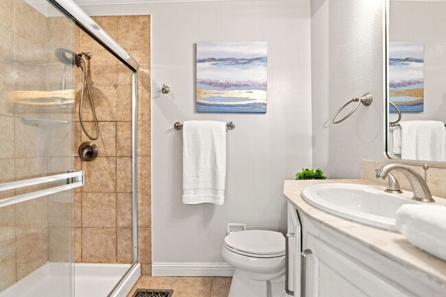 Building Photo - Spacious 4-bedroom 2-Bath in Desirable Area in Walnut Creek!