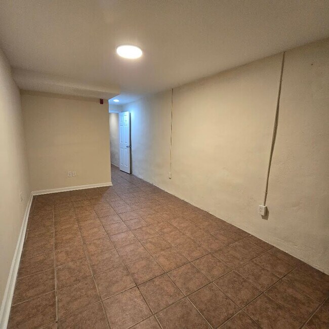 Building Photo - Make this your home today! Come rent with ...