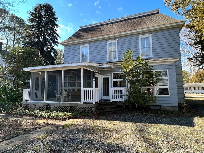 Building Photo - 4 Lee St