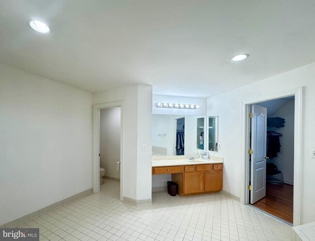 Building Photo - 5117 Sante Fe Ct