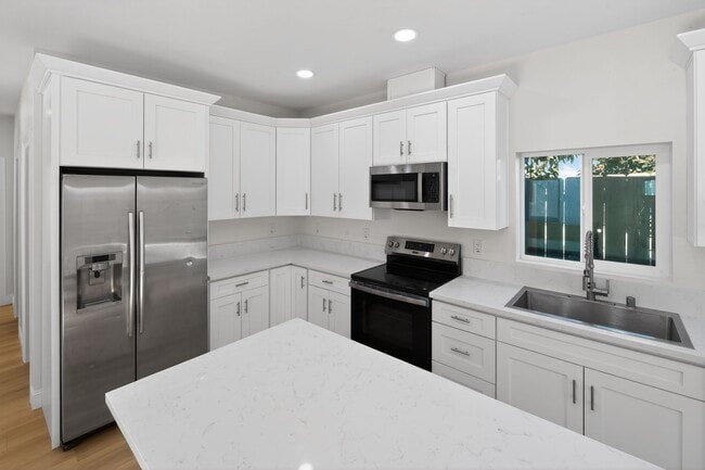 Building Photo - 8090 Flanders Dr