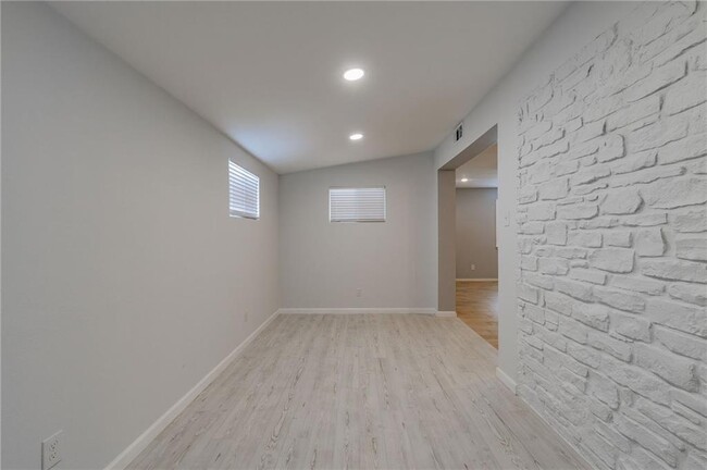 Building Photo - 1606 Walnut Ave