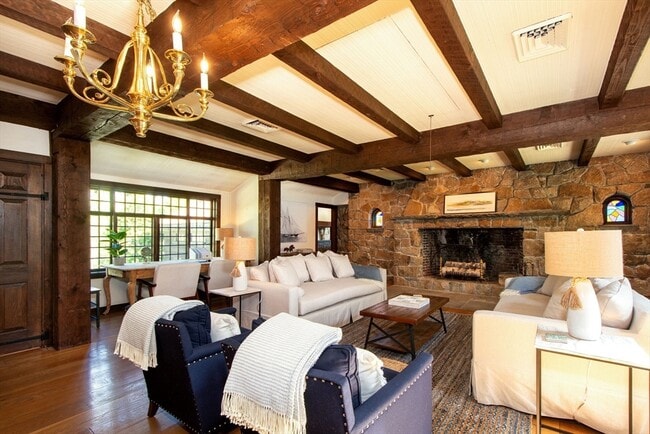 Building Photo - 19 Hobart Ln