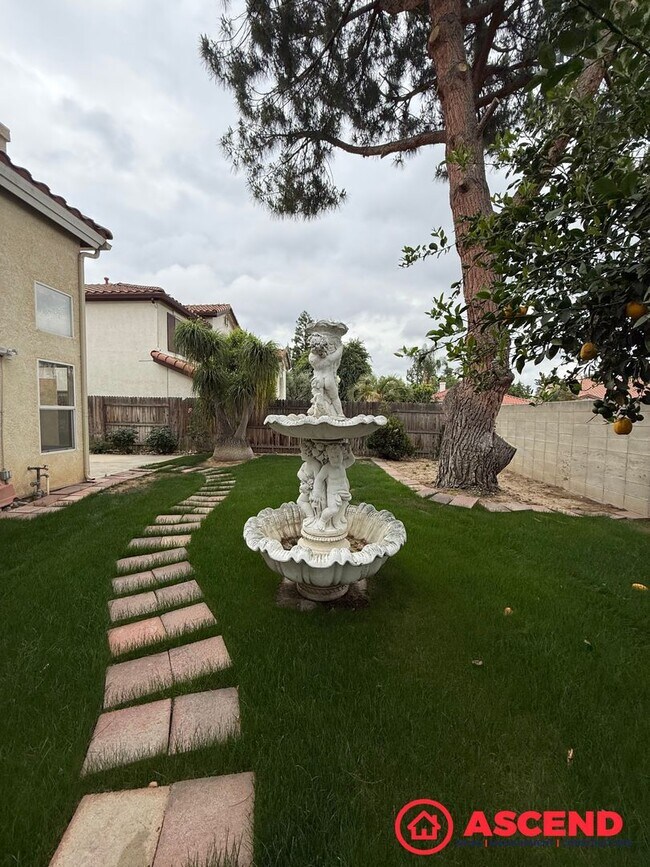 Building Photo - Spacious 4 Bed / 3 Bath Home in Haggin Oaks!