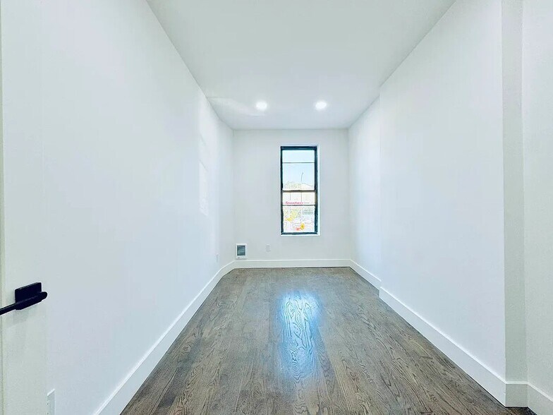 Building Photo - 854 4th Ave