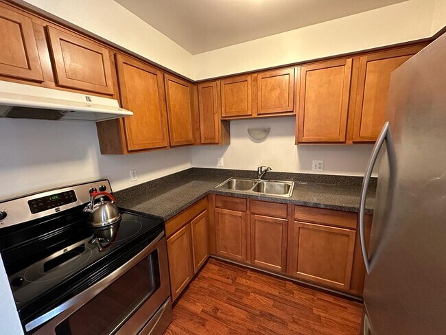 Building Photo - 1918 Axtell Dr