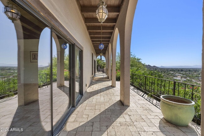 Building Photo - 6900 N Highlands Dr
