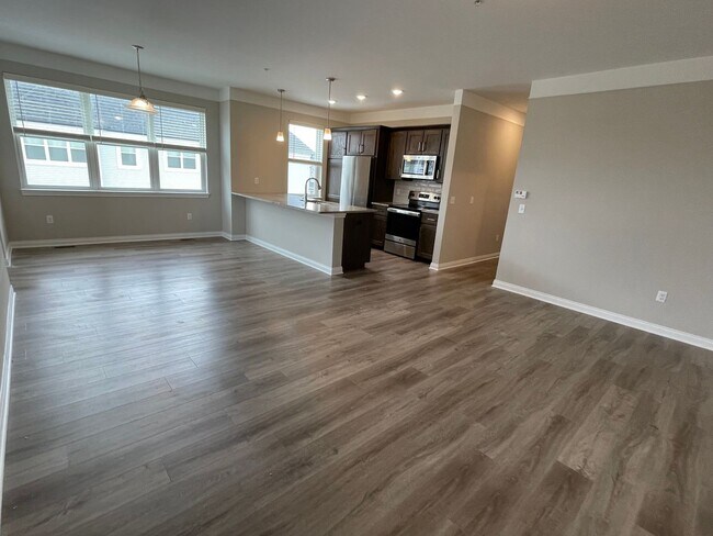 Building Photo - Shelby Township - 3 Bedroom, 2 Bath, End-Unit condo style w/Att Garage