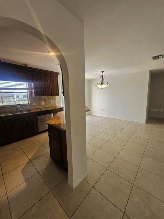 Building Photo - 4420 Palm Dr